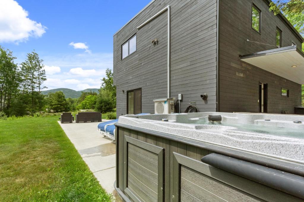 Private Oasis easy access to Park and Town