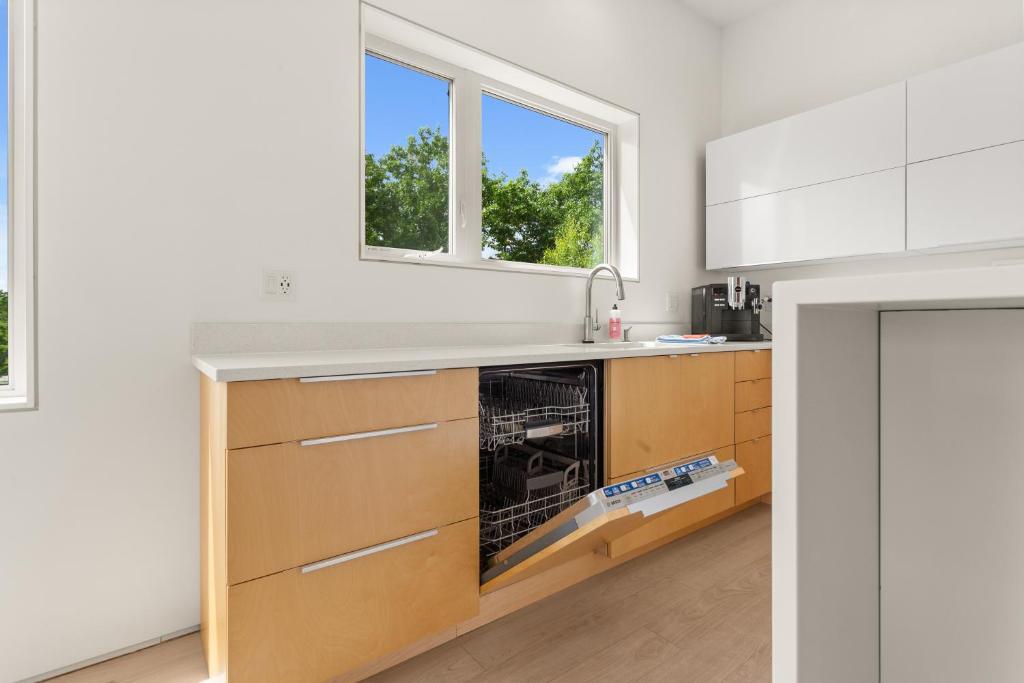 Private Oasis easy access to Park and Town - Image 8