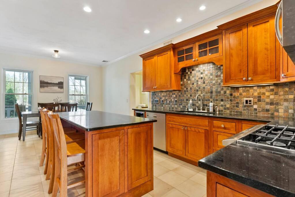 Lakefront Moose Pond Retreat - Image 5