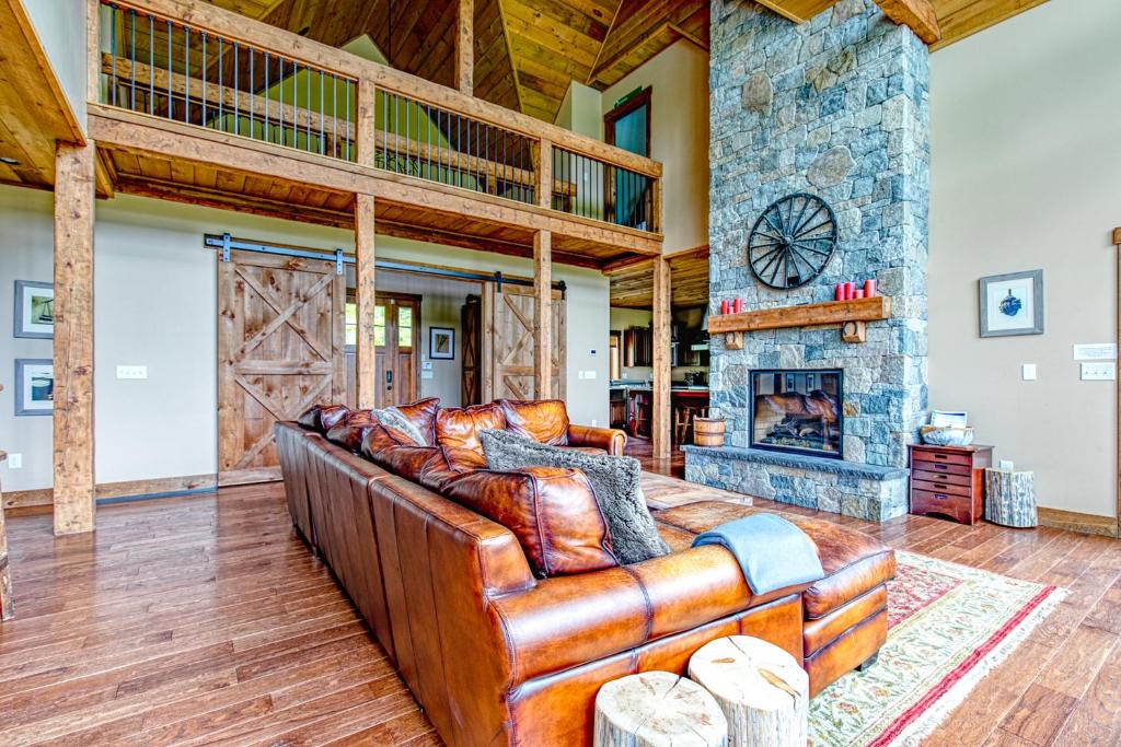 Mountain Estate Family Getaway - Image 6