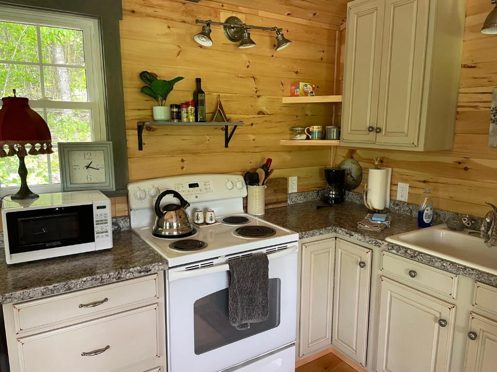 Hillside HideAway - Image 4