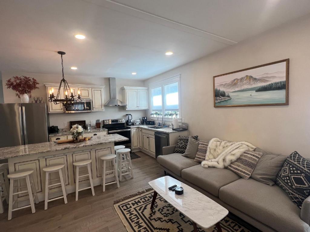 The Reminisce vacation home 5br/3bt,downtown BH - Image 4