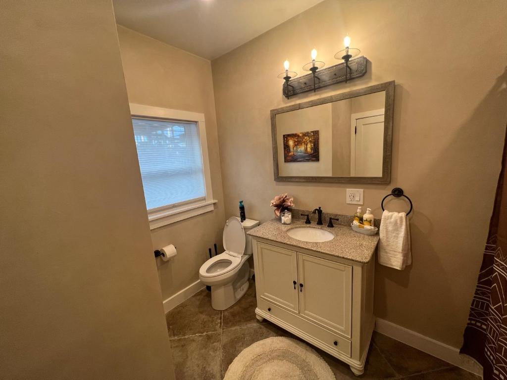 The Reminisce vacation home 5br/3bt,downtown BH - Image 8