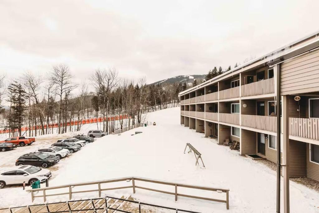 Sunday River Ski In Ski Out Mountain View Condo with Hot Tub Pool and Sauna! - Image 7