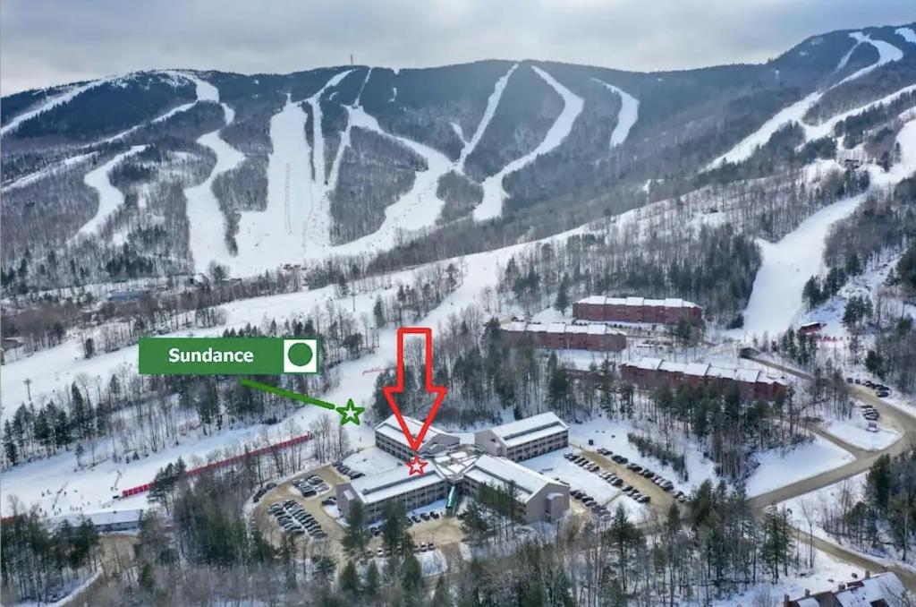 Sunday River Ski In Ski Out Mountain View Condo with Hot Tub Pool and Sauna!