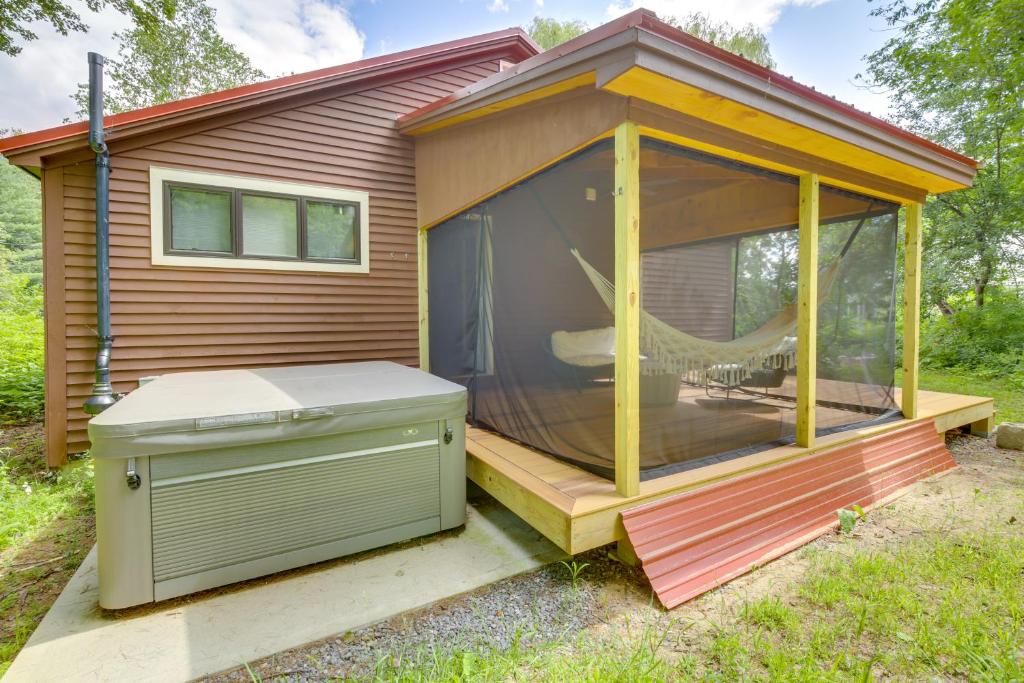 Hot Tub (Jacuzzi) - Photo 4