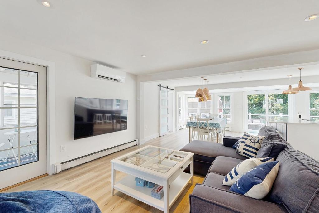 Salt Air Serenity - Image 5