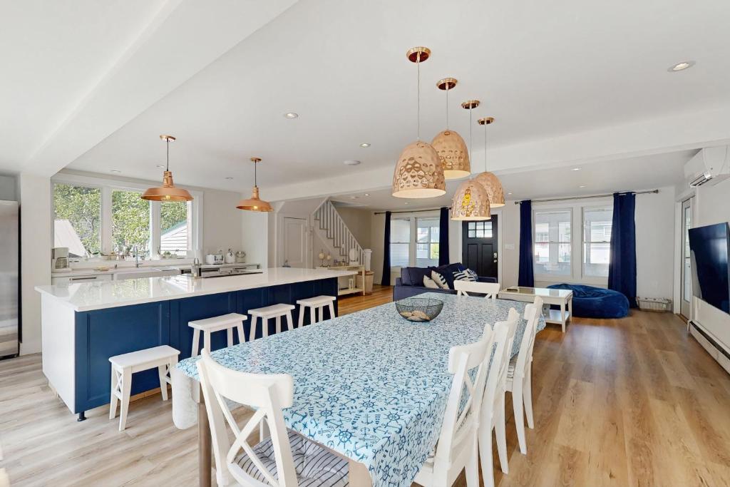 Salt Air Serenity - Image 4