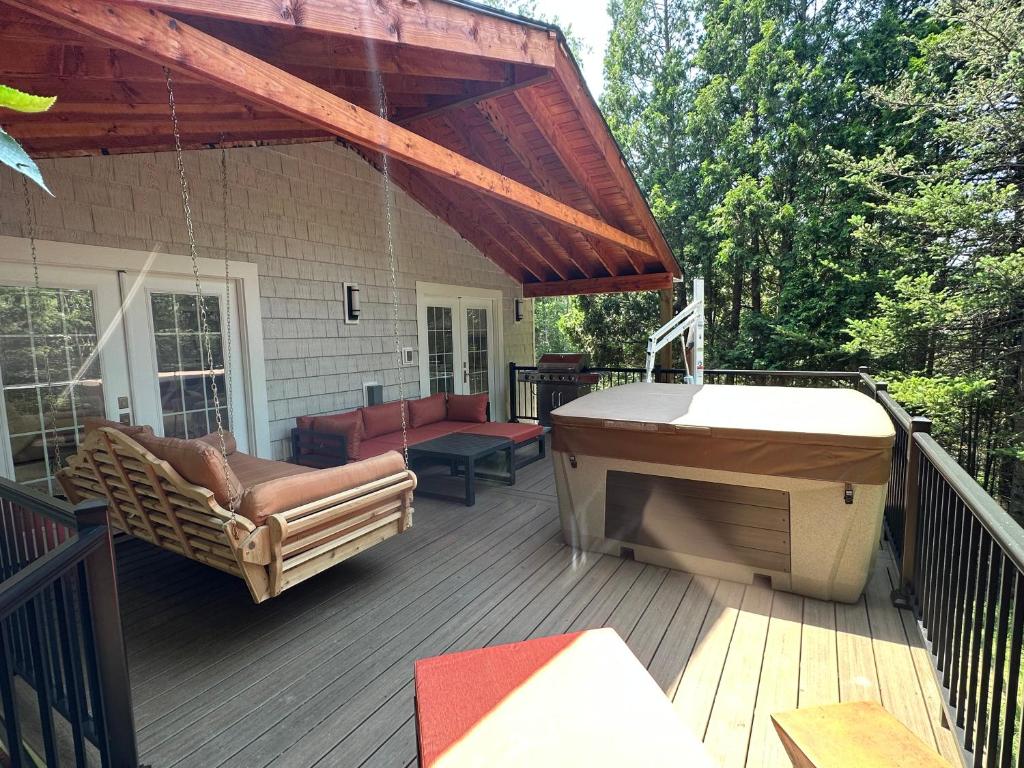 Hot Tub (Jacuzzi) - Photo 4