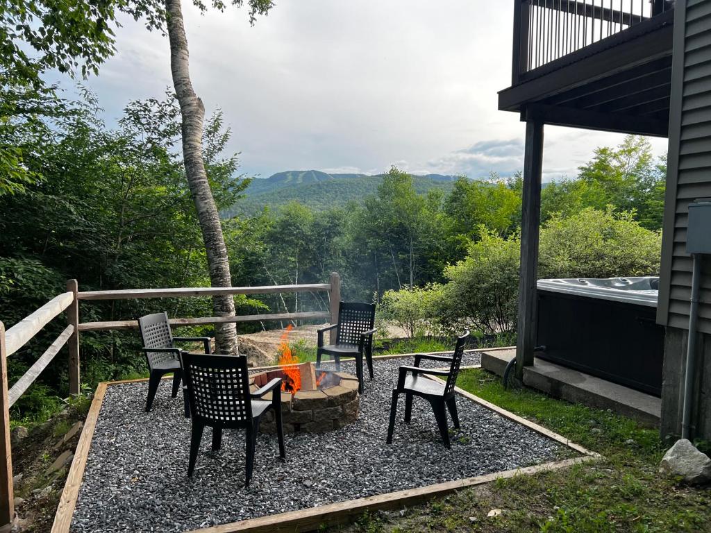 SUNDAY RIVER VIEWS!! Minutes from the mountain!