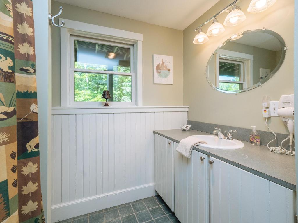 SUNDAY RIVER VIEWS!! Minutes from the mountain! - Image 8