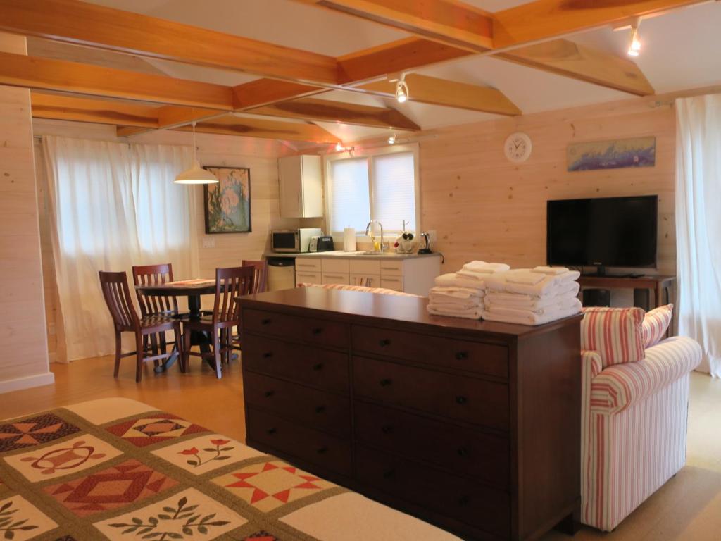 Acadia Ocean Front Garden Cottages - Image 5