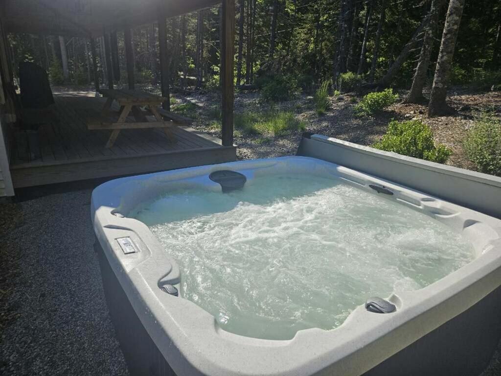 Hot Tub (Jacuzzi) - Photo 2