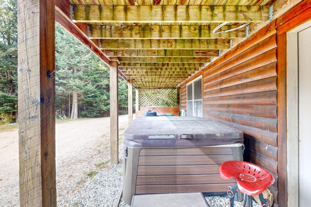 Hot Tub (Jacuzzi) - Photo 2