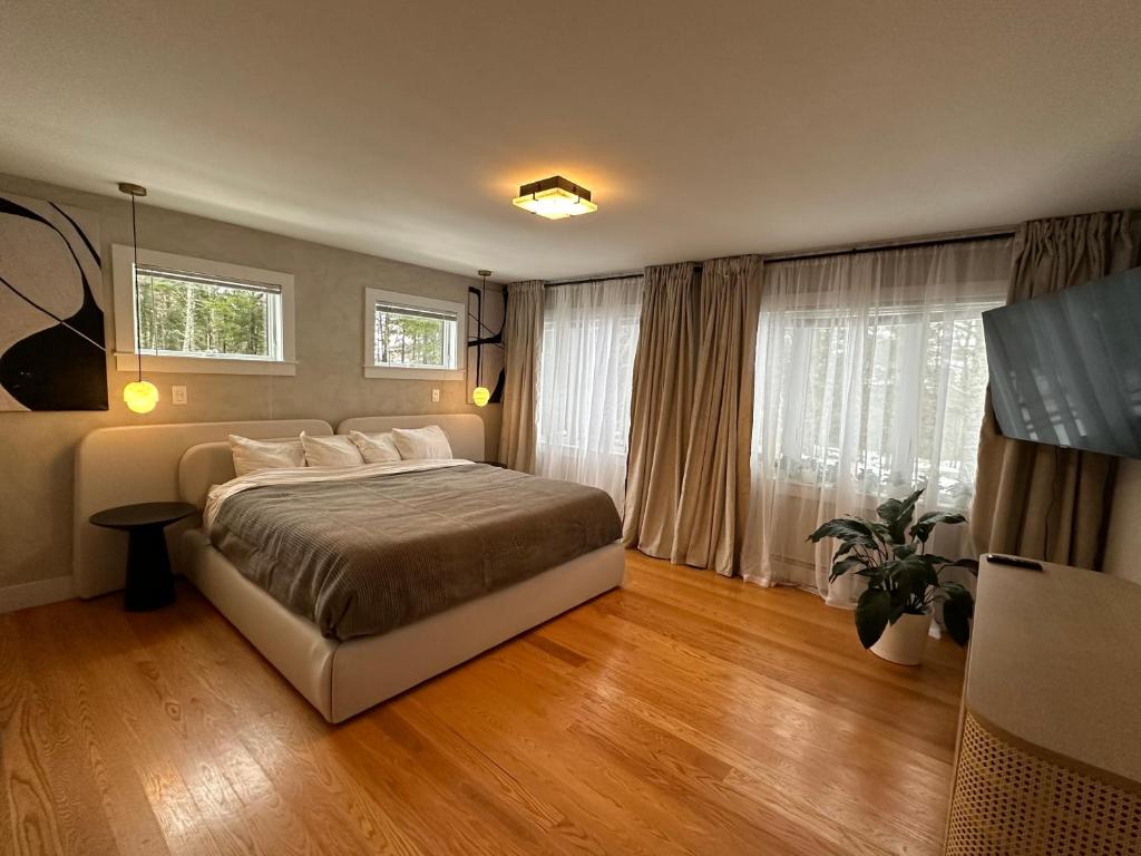 Modern House Family Retreat - Image 8