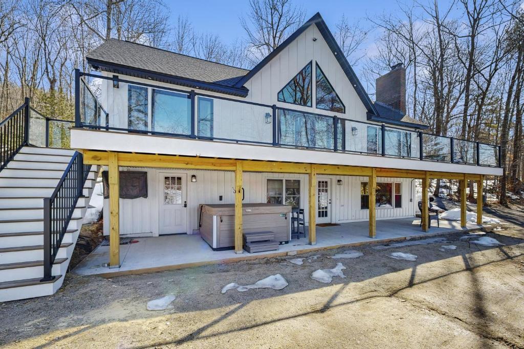 Hot Tub (Jacuzzi) - Photo 2