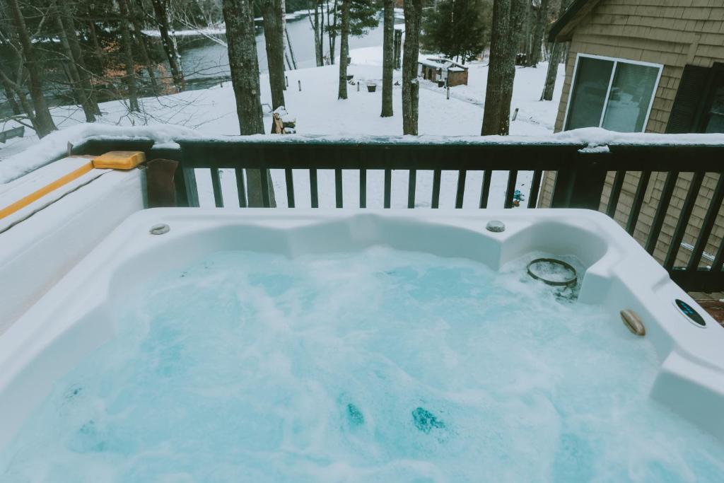 Hot Tub (Jacuzzi) - Photo 2