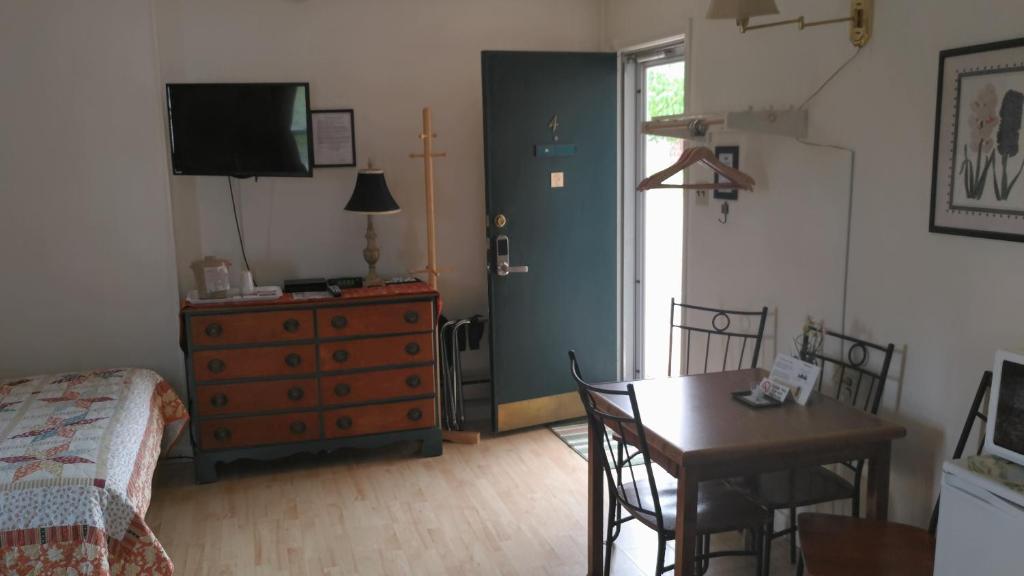 Midway Lodging - Image 5