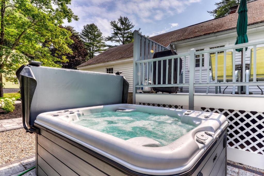 Hot Tub (Jacuzzi) - Photo 3