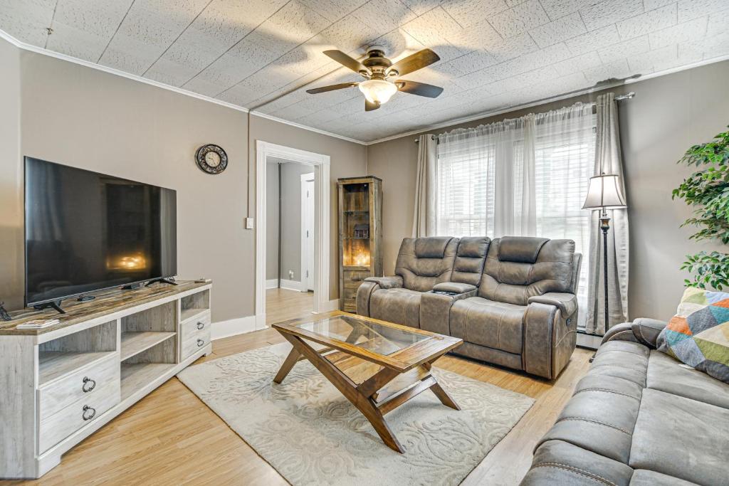 Home with Private Hot Tub Less Than 1 Mi to Auburn Riverwalk - Image 5