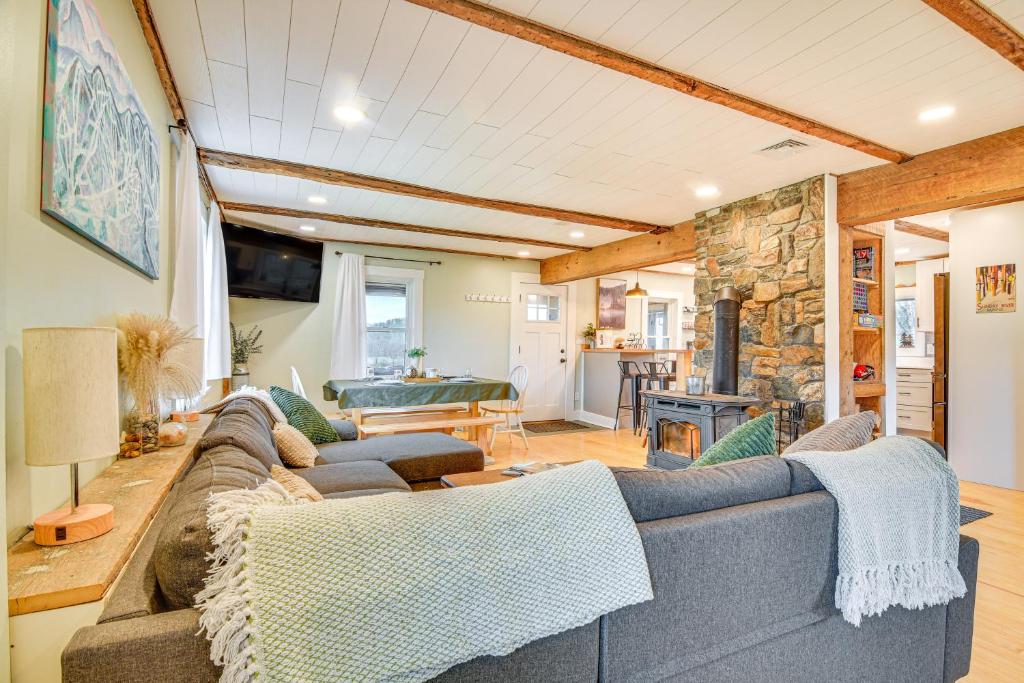 10 Mi to Skiing Historic Farmhouse in Maine!