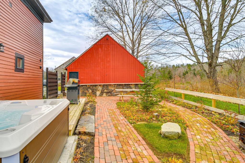 Hot Tub (Jacuzzi) - Photo 2