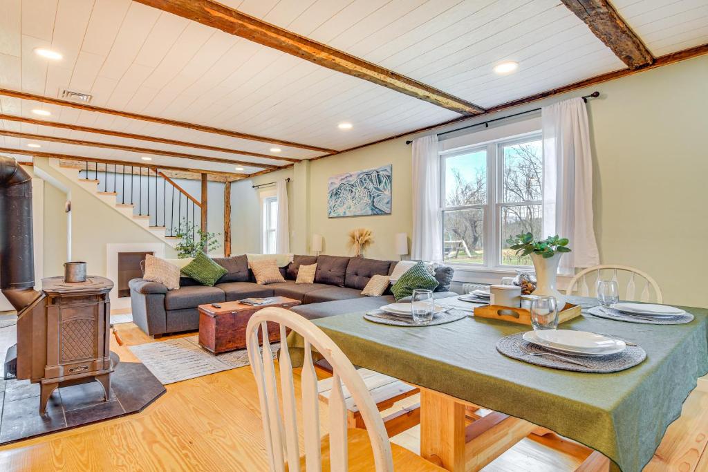 10 Mi to Skiing Historic Farmhouse in Maine! - Image 4