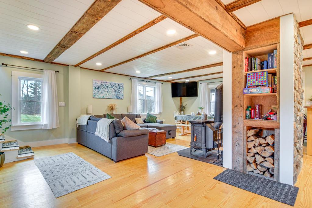 10 Mi to Skiing Historic Farmhouse in Maine! - Image 5