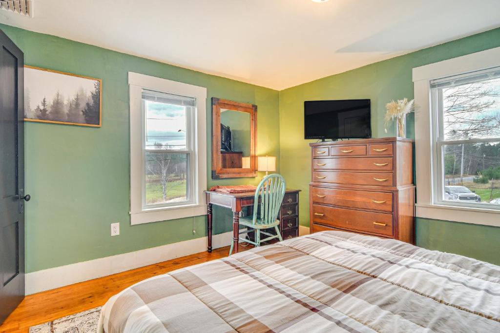 10 Mi to Skiing Historic Farmhouse in Maine! - Image 7