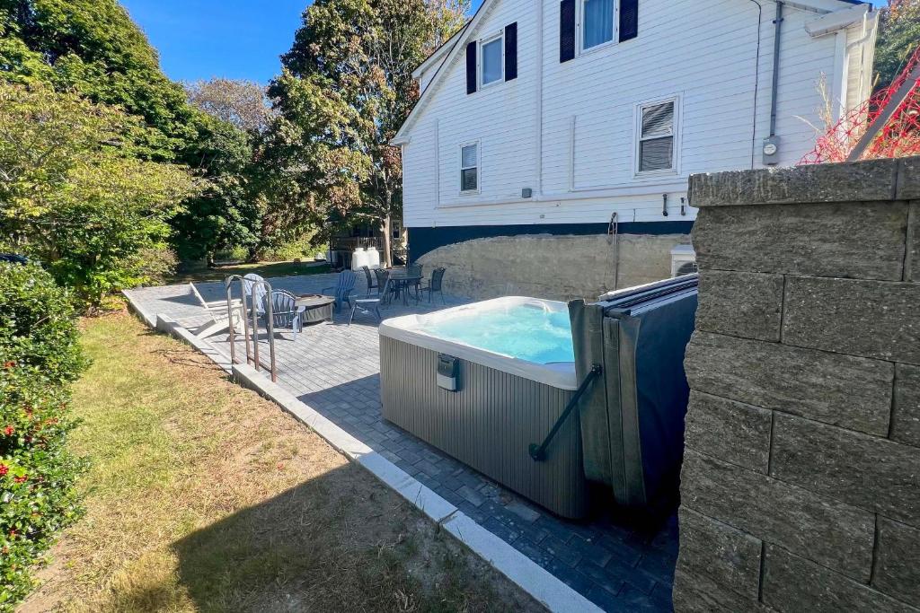 Walk to Beach Maine Home with Hot Tub and Deck!