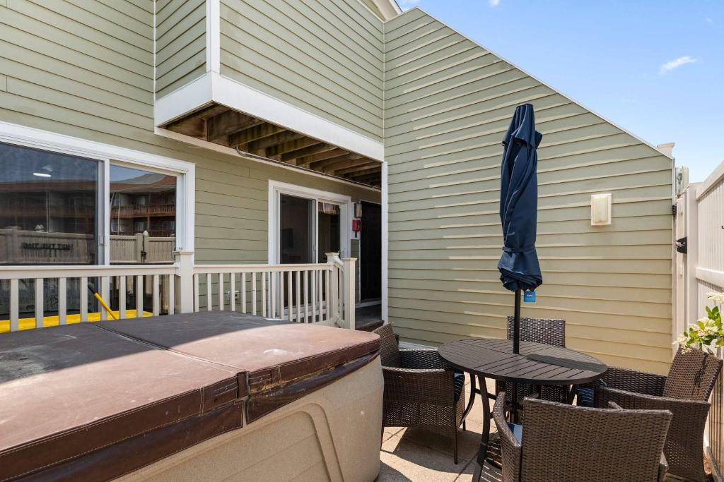 Hot Tub (Jacuzzi) - Photo 6