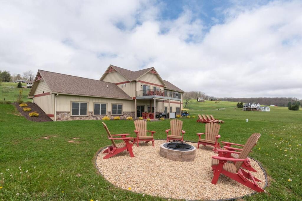 Beary Fine 6 bed 5 bath luxury home w indoor pool