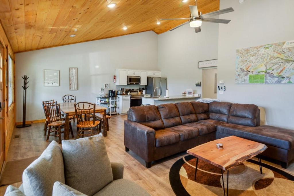 Slippery Slope Cabin at Deep Creek Lake / Wisp Mountain (3 BR) - Image 4