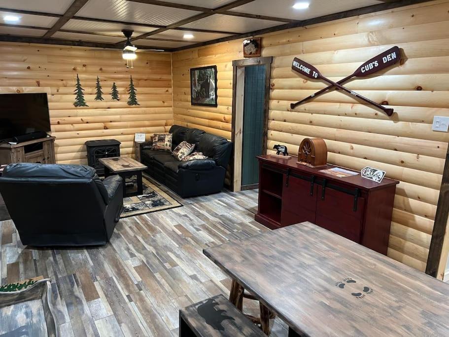 Cubs Den - Hot Tub- Walk to Lake- Fire Pit - Kayaks - Image 5