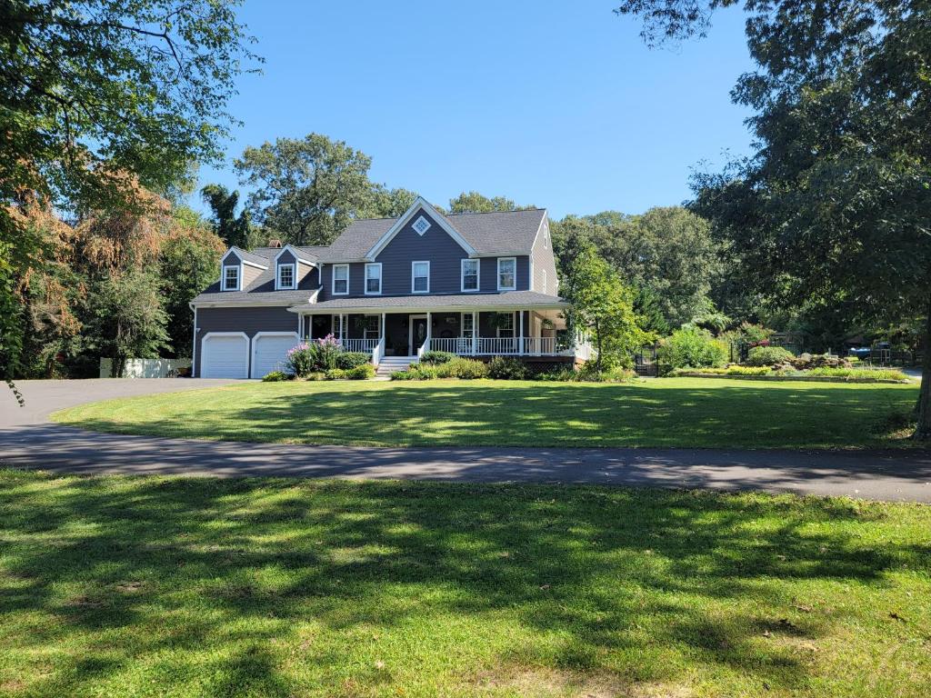 Large Home with Pool & 7 bedrooms; sleeps 21