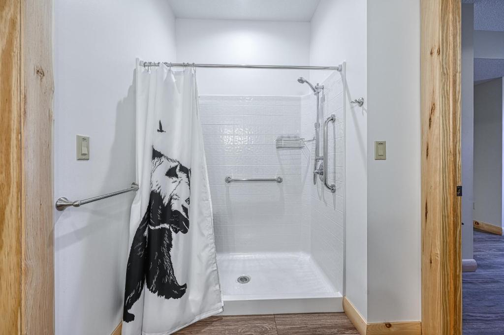 Curb-Free Chalet - Image 7