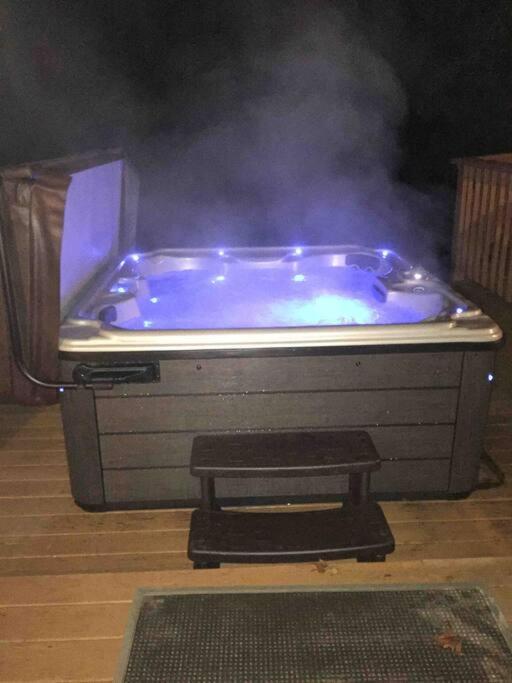 Hot Tub (Jacuzzi) - Photo 4