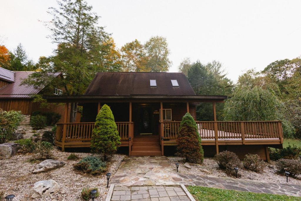 Cozy Cabin By the Slopes