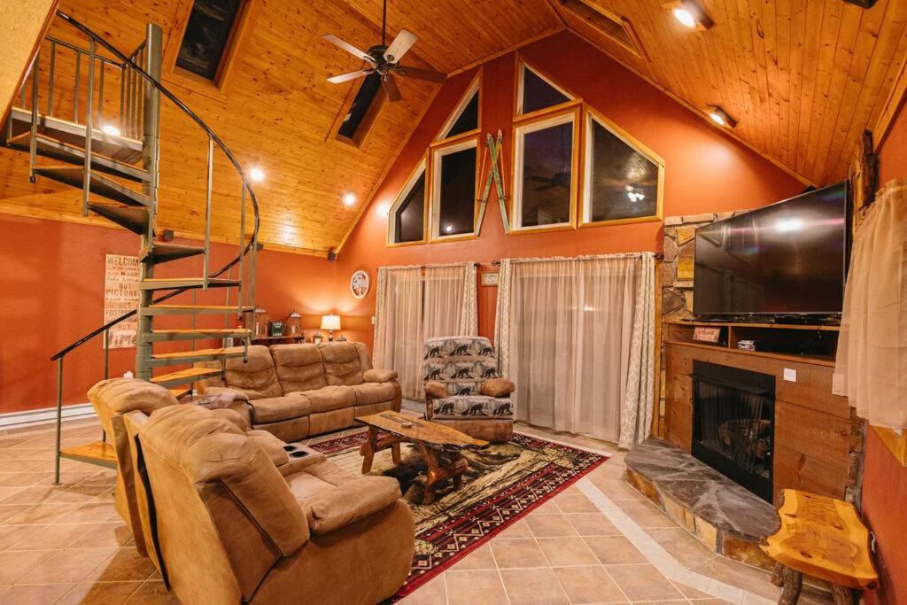 Cozy Cabin By the Slopes - Image 5