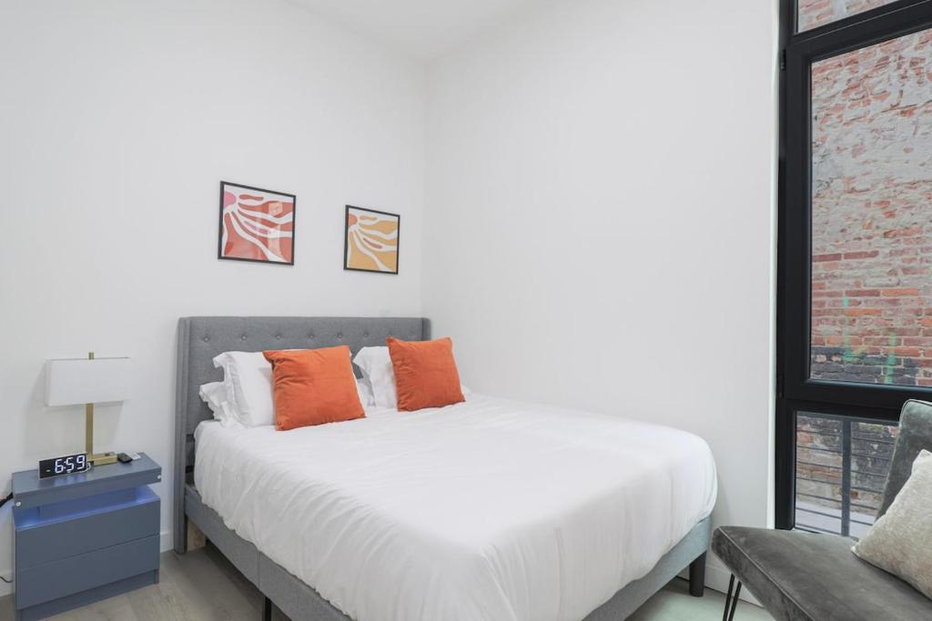Unit 6 Studio with Queen plus Sofa Bed in the heart of DC - Image 7