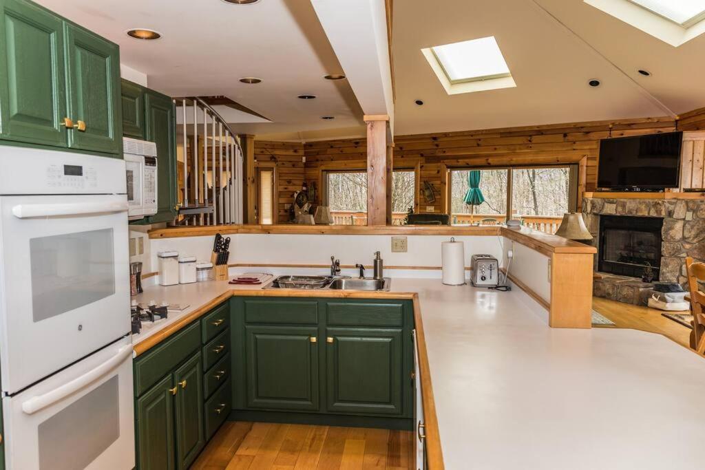 Pinnacle Paradise! Hot Tub! Dock Slip included! - Image 4