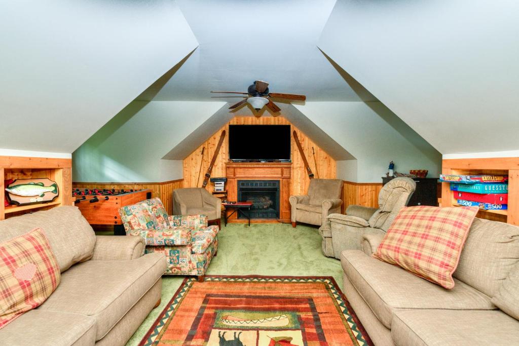 Lazy Bear Lodge - Image 5