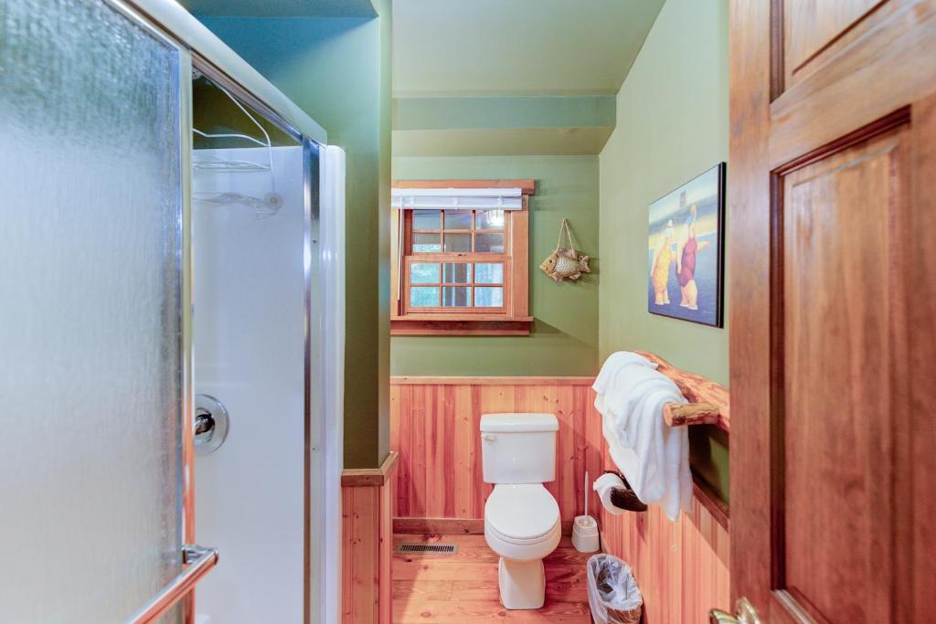 Lazy Bear Lodge - Image 8