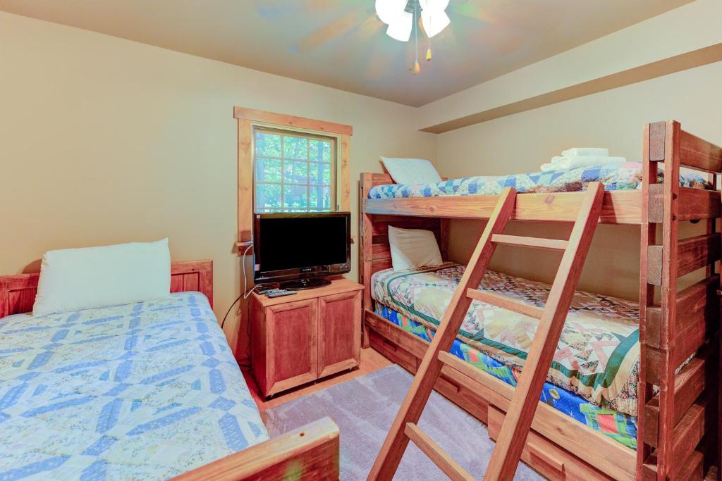 Lazy Bear Lodge - Image 7