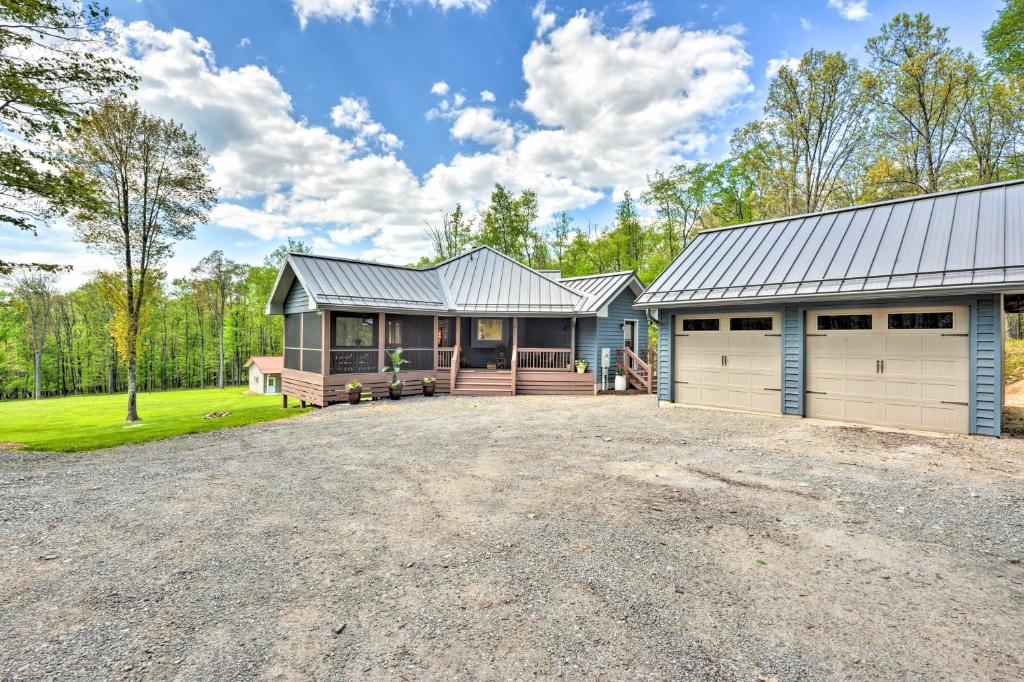 Dogs Welcome Secluded Oakland Gem with Hot Tub - Image 6