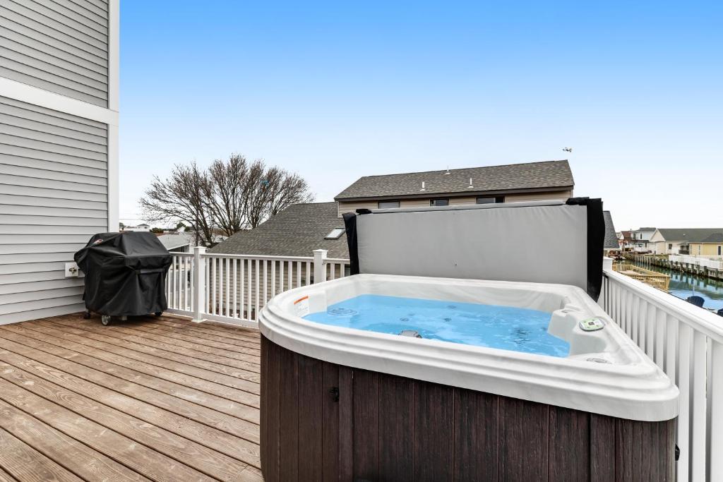 Hot Tub (Jacuzzi) - Photo 2