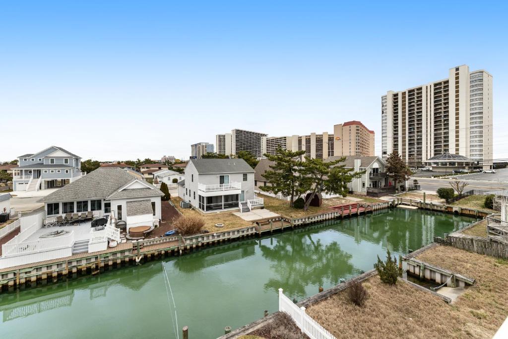Hot Tub (Jacuzzi) - Photo 3