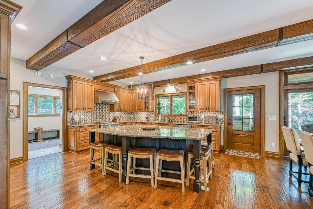 Luxury Lake - Image 4