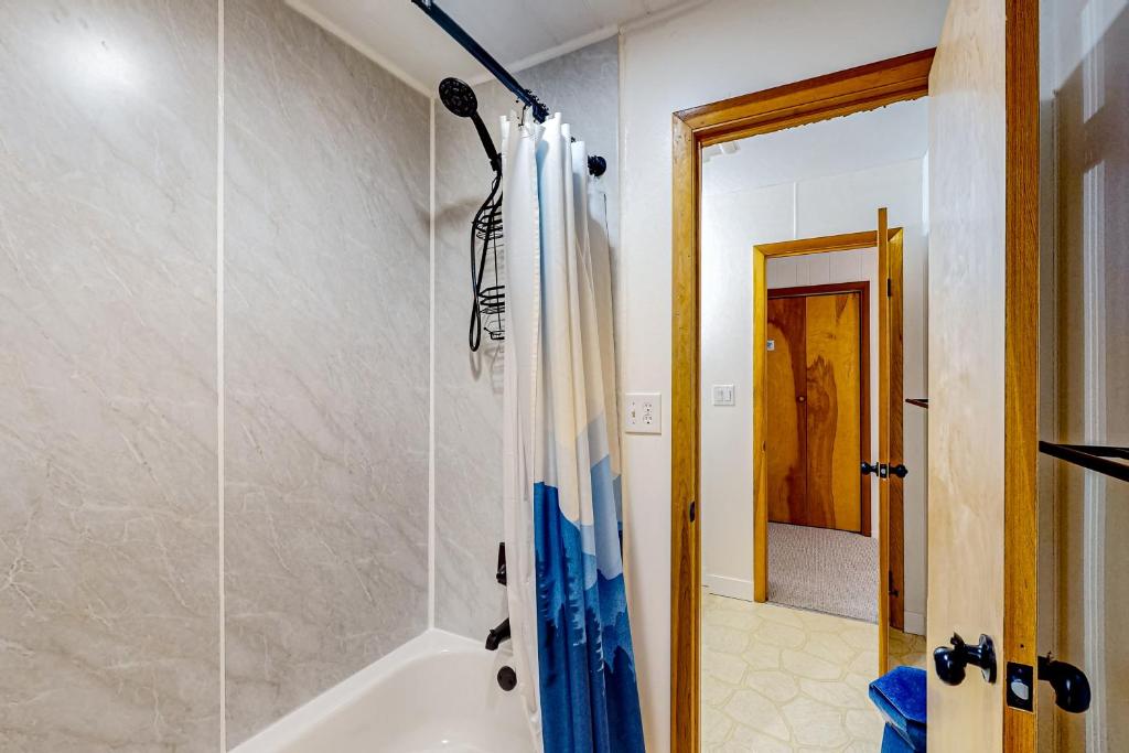 Hot Tub (Jacuzzi) - Photo 4