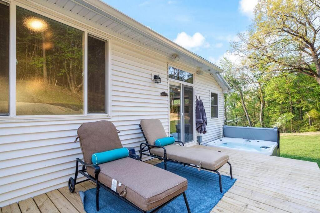 Hot Tub (Jacuzzi) - Photo 2